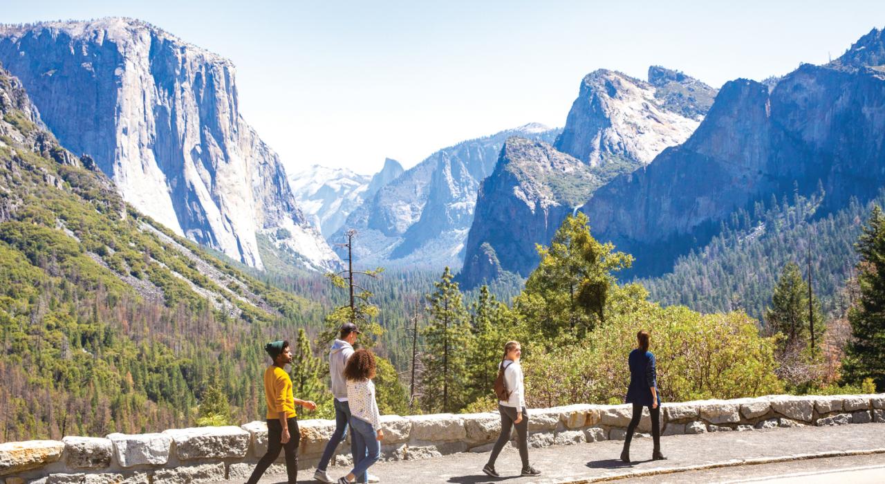 在加利福尼亚州优胜美地国家公园漫步,欣赏壮丽美景 在加利福尼亚州优胜美地国家公园漫步,欣赏壮丽美景