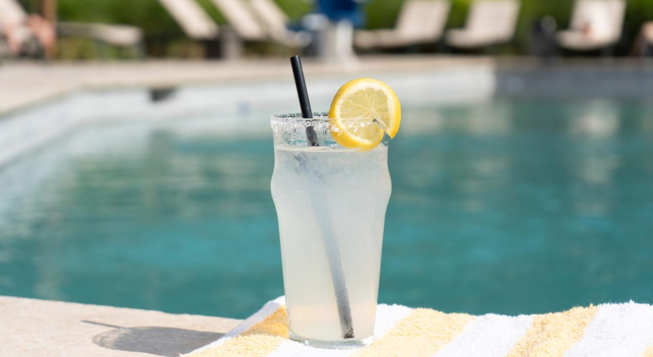 沁人心脾的 Chilton 鸡尾酒是卢伯克的招牌鸡尾酒 沁人心脾的 Chilton 鸡尾酒是卢伯克的招牌鸡尾酒