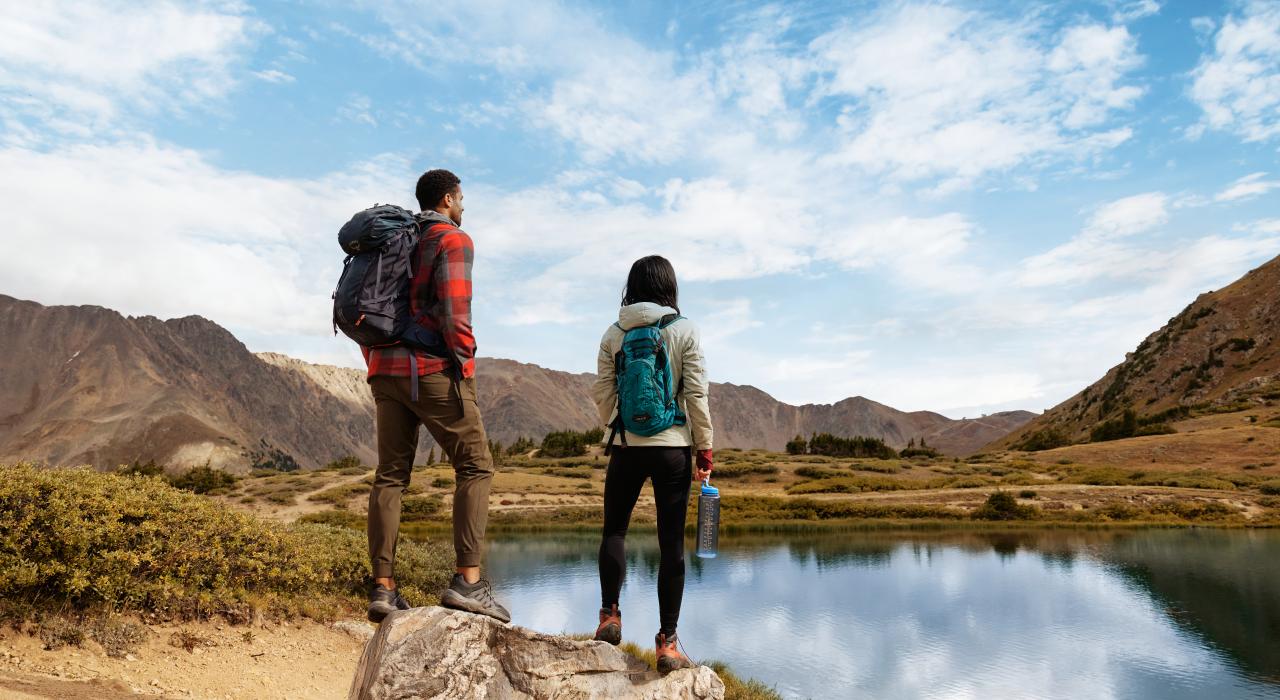 在科罗拉多州布雷肯里奇附近的拉夫兰山口徒步