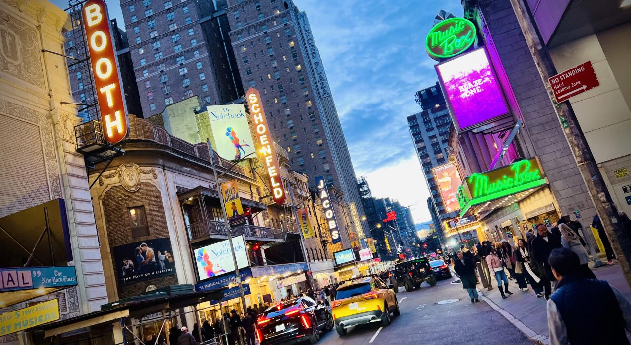 纽约州纽约市剧院区的璀璨灯光 纽约州纽约市剧院区的璀璨灯光