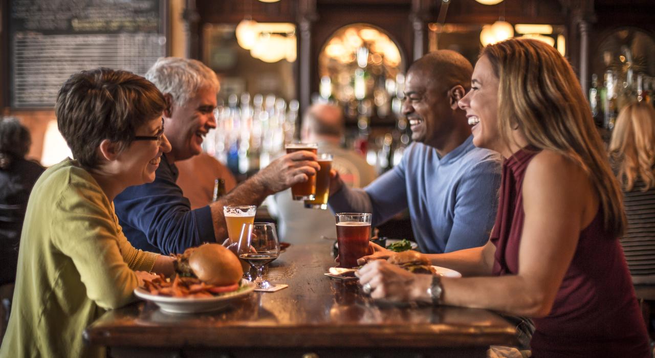 在利蒂茨的 Bulls Head Public House 酒馆品味经典英式酒馆菜肴