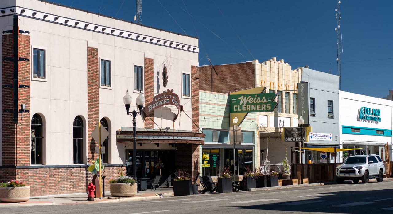 阿拉莫萨市中心的装饰艺术建筑令人想起小镇的昔日时光 阿拉莫萨市中心的装饰艺术建筑令人想起小镇的昔日时光