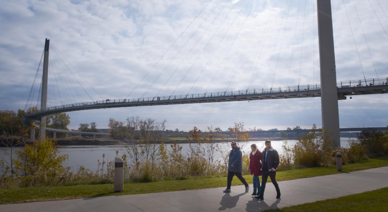 沿密苏里河漫步