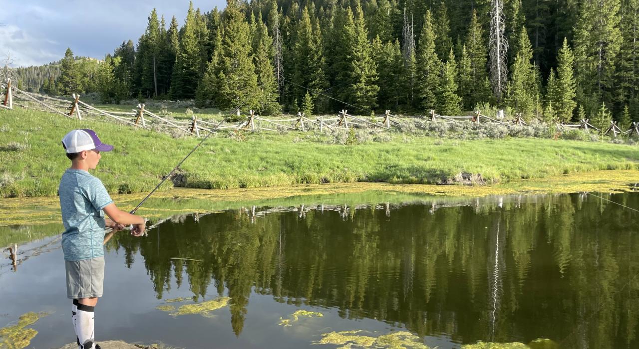 H Diamond W Youth Camp 露营地美好的垂钓时光