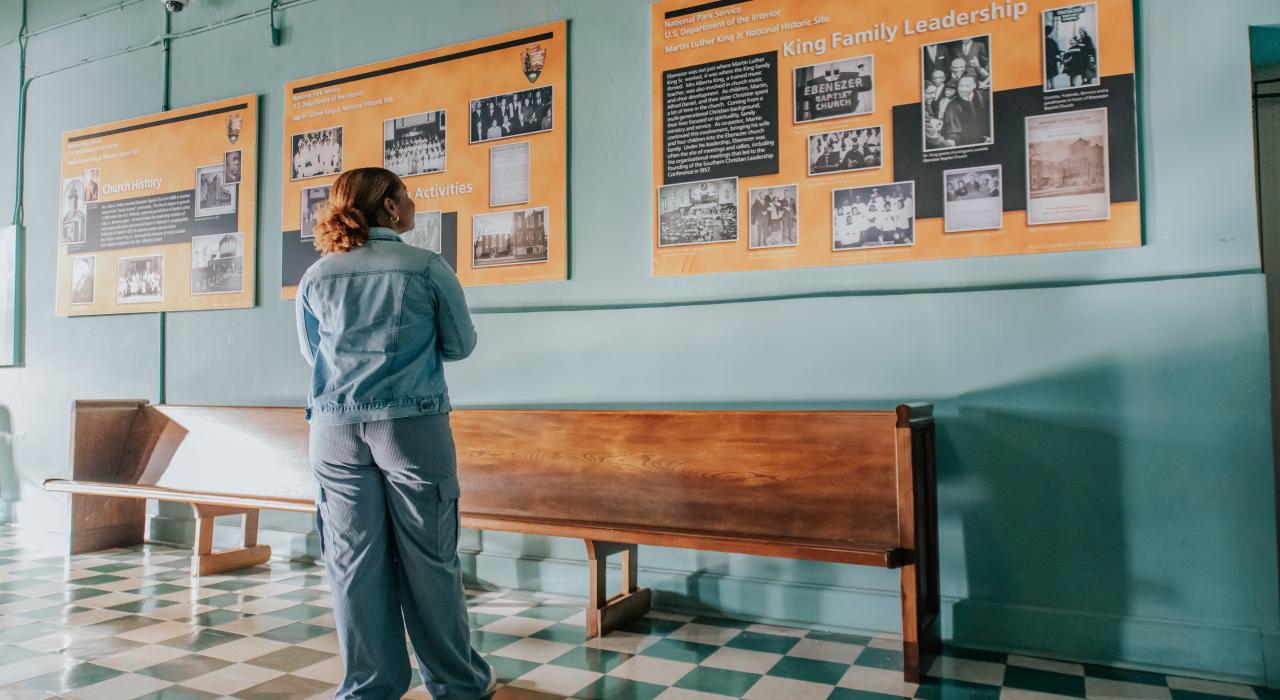 参观亚特兰大马丁·路德·金历史遗址的解说性展览