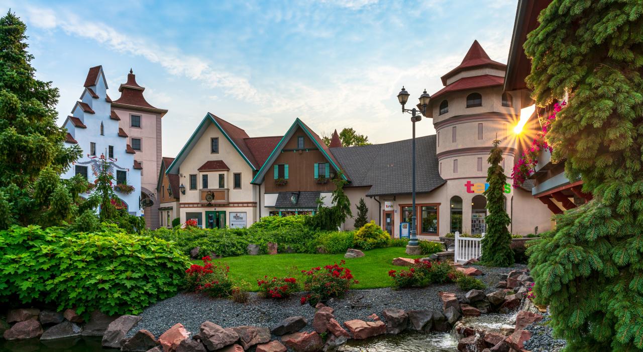 River Place Shops 购物中心的德国主题店面