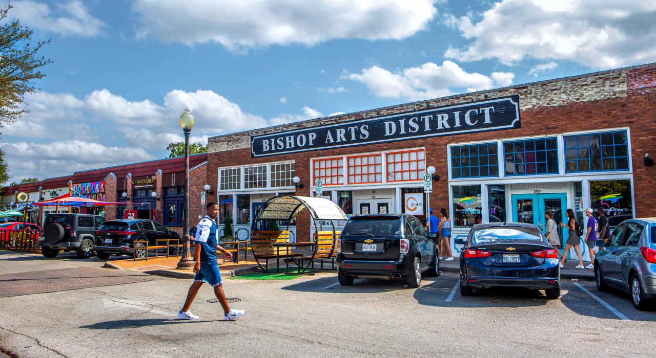 游览时髦且适宜步行的 Bishop Arts District 艺术区 游览时髦且适宜步行的 Bishop Arts District 艺术区
