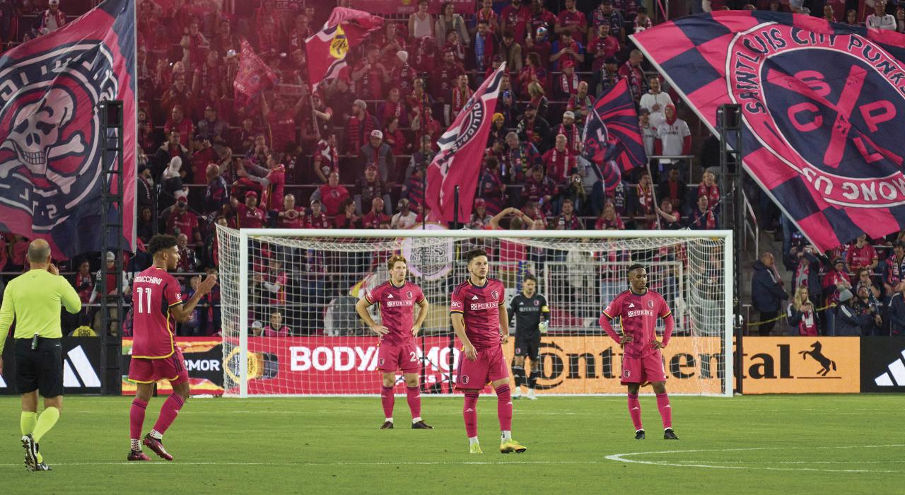 在一流的体育馆 CITYPARK 举行的圣路易斯足球俱乐部比赛