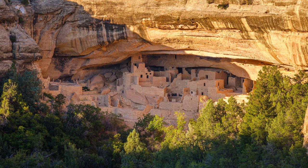 科罗拉多州科特斯附近梅萨维德国家公园里的悬崖民居