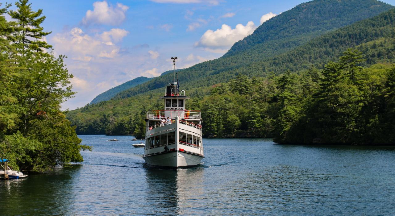 在乔治湖欣赏美丽的风景 在乔治湖欣赏美丽的风景