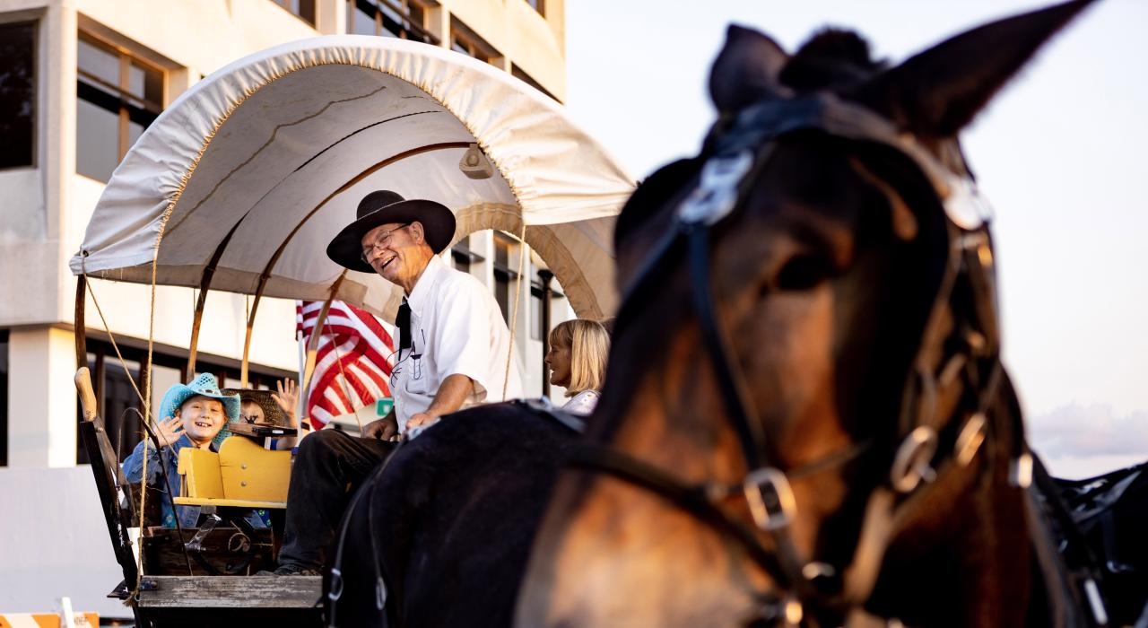 在圣卡利贡节上窥探拓荒者的生活