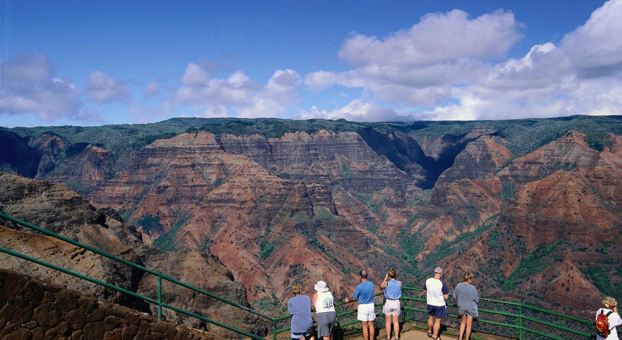 威美亚峡谷 (Waimea Canyon) 观景点令人叹为观止的美景 威美亚峡谷 (Waimea Canyon) 观景点令人叹为观止的美景
