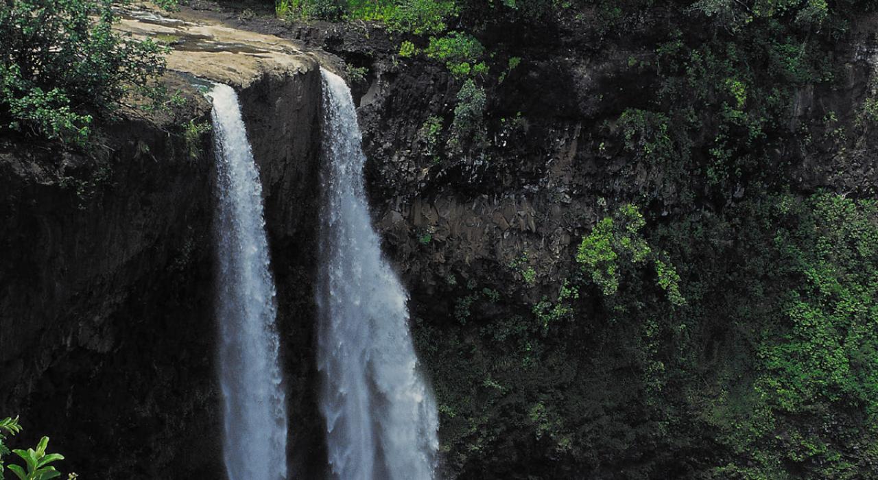 威陆亚瀑布 (Wailua Falls),一座双层飞流瀑布 威陆亚瀑布 (Wailua Falls),一座双层飞流瀑布