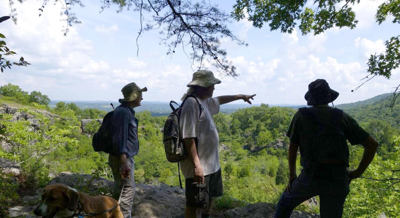 在风景优美的鲁夫纳山自然保护区徒步旅行 在风景优美的鲁夫纳山自然保护区徒步旅行