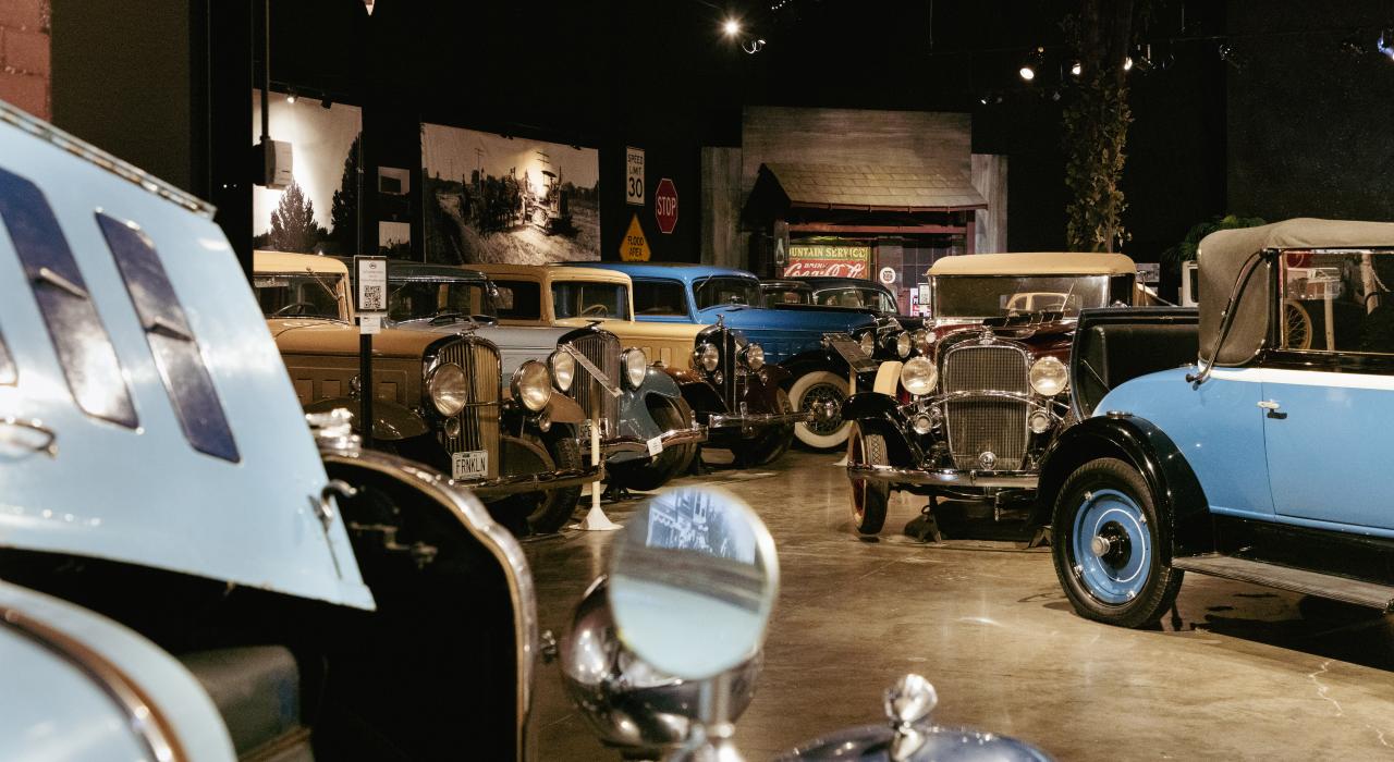 在 Auto World Museum 汽车博物馆欣赏各式各样的经典车型