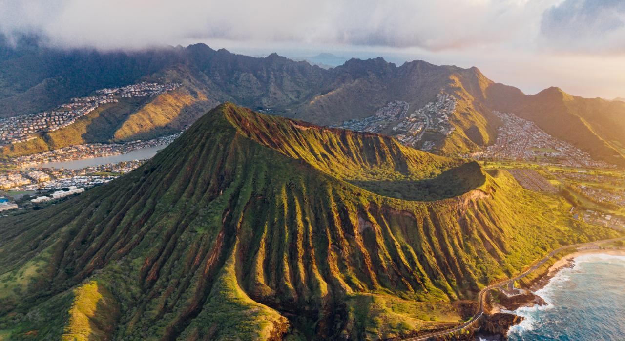 科科火山口在凯威海岸拔地而起 科科火山口在凯威海岸拔地而起