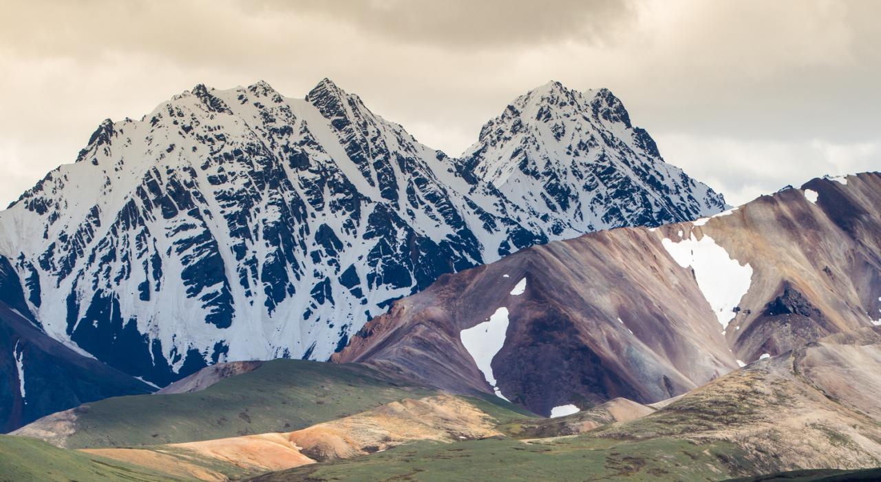 阿拉斯加州安克雷奇附近迪纳利国家公园的山景 阿拉斯加州安克雷奇附近迪纳利国家公园的山景