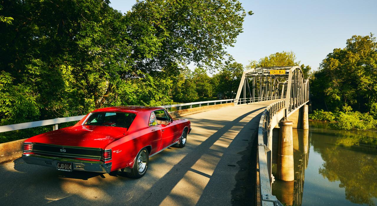 沿密苏里州普拉斯基县的魔鬼弯大桥 (Devils Elbow Bridge) 巡游探索 沿密苏里州普拉斯基县的魔鬼弯大桥 (Devils Elbow Bridge) 巡游探索