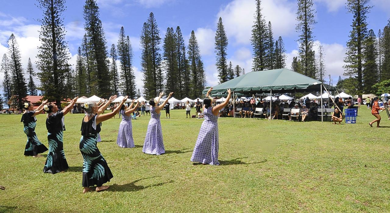 阿罗哈节上表演的舞者