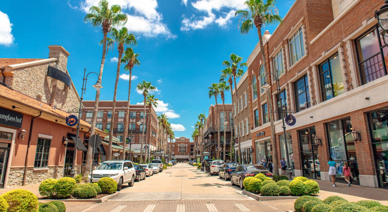 在零售和娱乐街区 Perkins Rowe 愉快购物 在零售和娱乐街区 Perkins Rowe 愉快购物