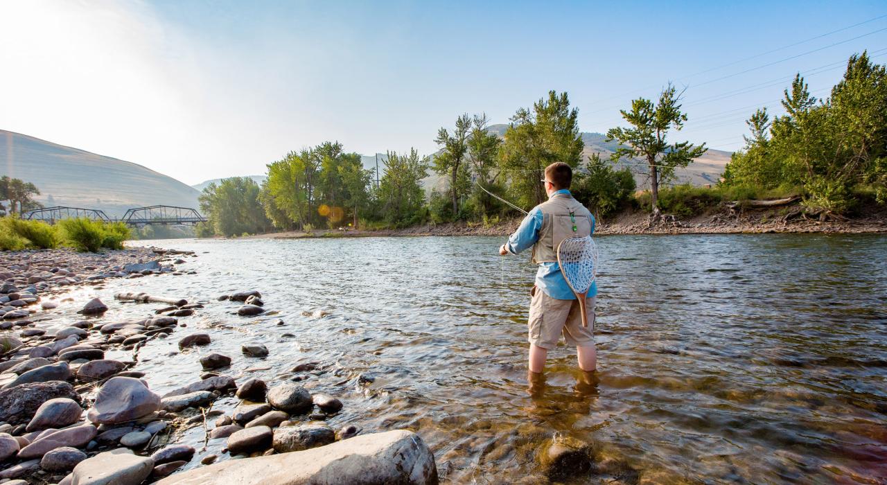 在克拉克福克河上体验飞蝇钓鱼