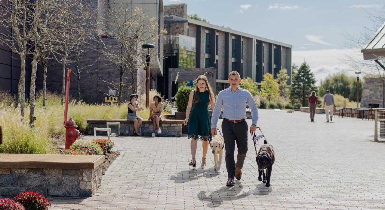 在哈德逊河滨小镇悠然漫步 在哈德逊河滨小镇悠然漫步