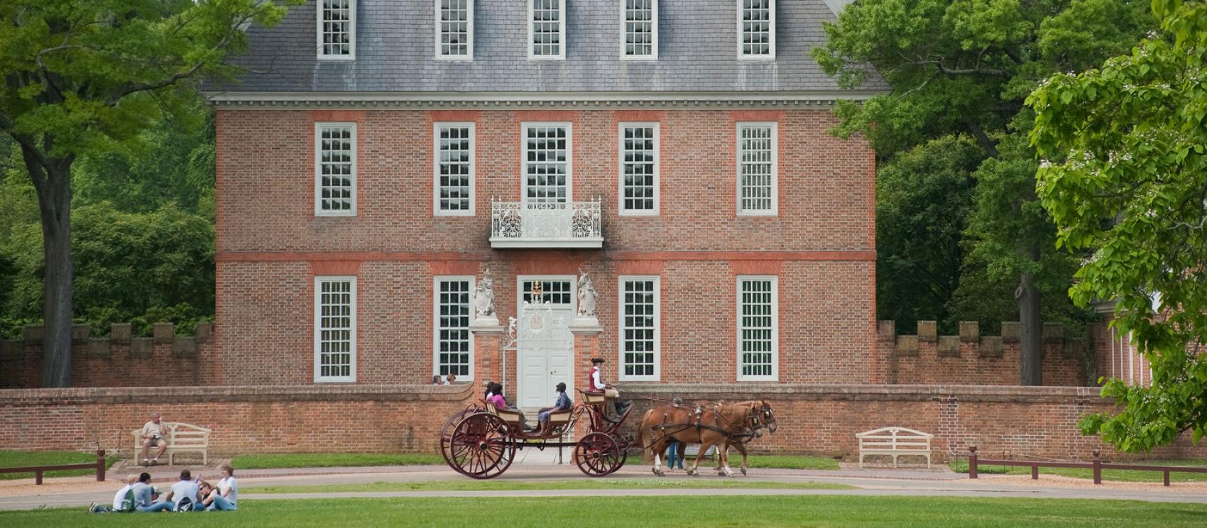 马车驶过威廉斯堡总督府外 马车驶过威廉斯堡总督府外