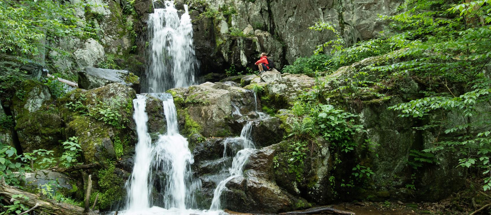 徒步来到仙纳度国家公园瀑布 徒步来到仙纳度国家公园瀑布