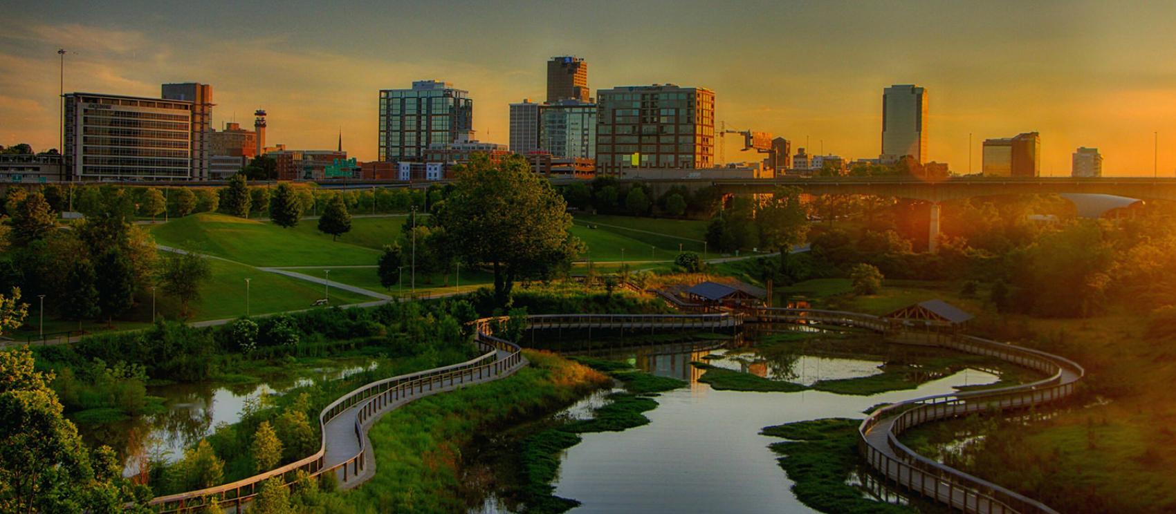 小石城市中心的多条步道和自行车道