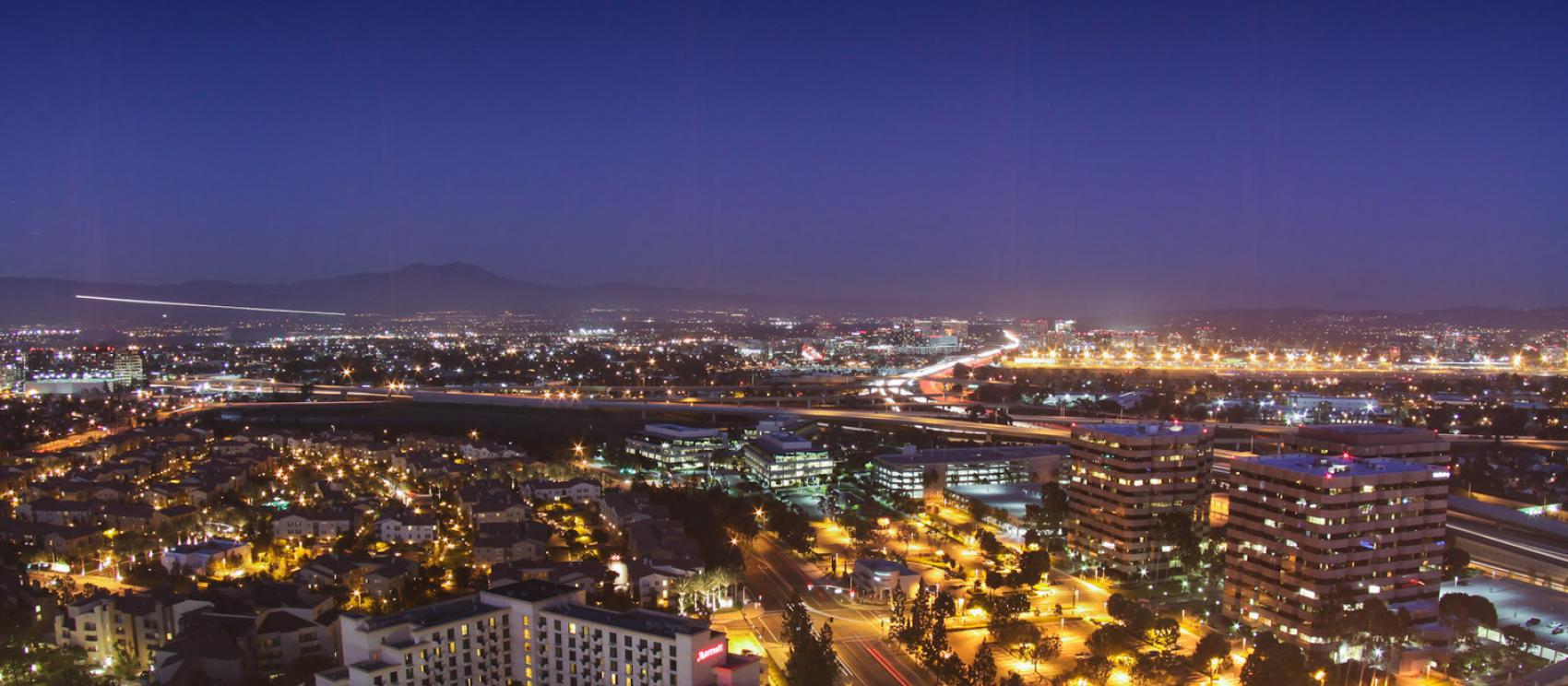 橙县科斯塔梅萨的璀璨灯火 橙县科斯塔梅萨的璀璨灯火