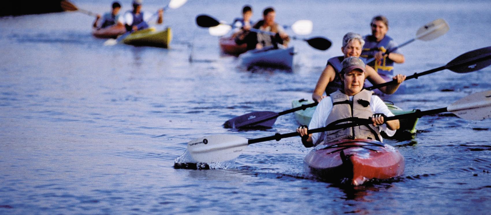 在克里斯菲尔德的简斯岛州立公园划皮划艇 在克里斯菲尔德的简斯岛州立公园划皮划艇
