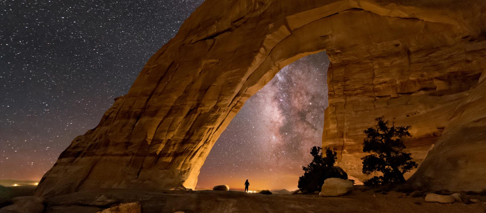 在纳瓦霍领地的白梅萨拱门欣赏到的壮丽星空 在纳瓦霍领地的白梅萨拱门欣赏到的壮丽星空