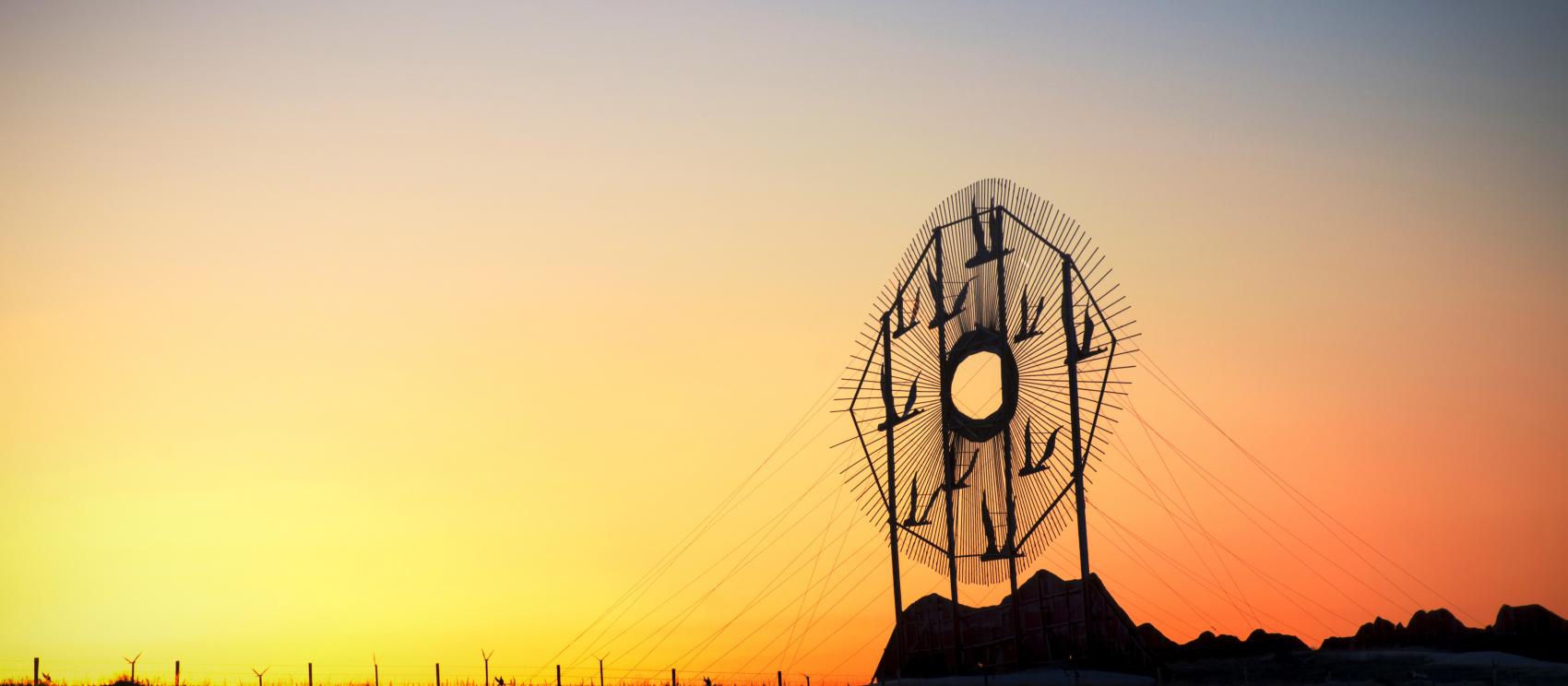 雷金特的一件当地艺术收藏品——位于奇幻高速公路旁的 Geese in Flight 雕塑