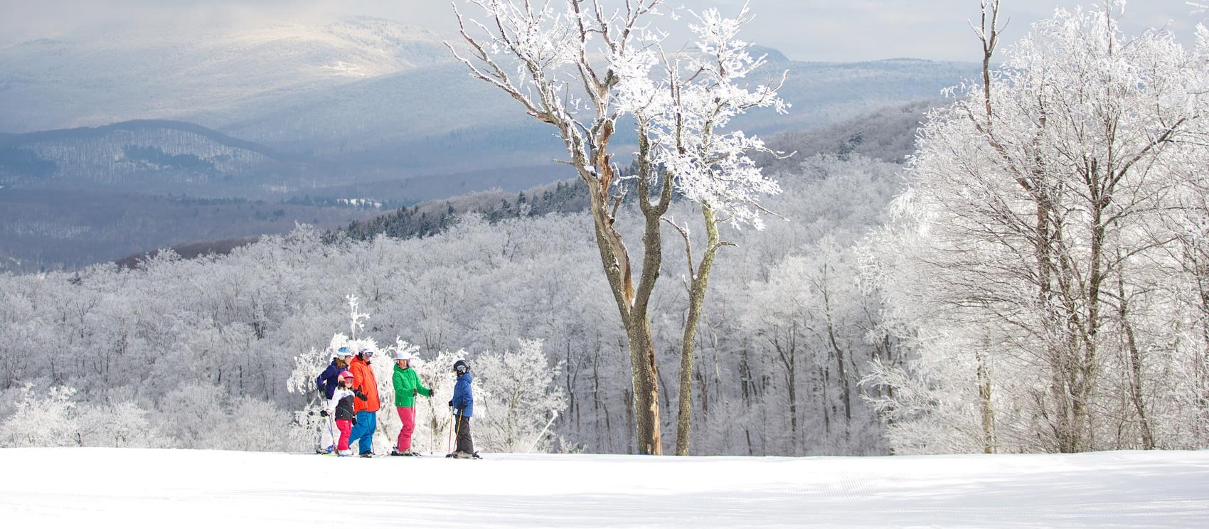 汉考克 (Hancock) Jiminy Peak Mountain Resort 滑雪场的冬季滑雪活动