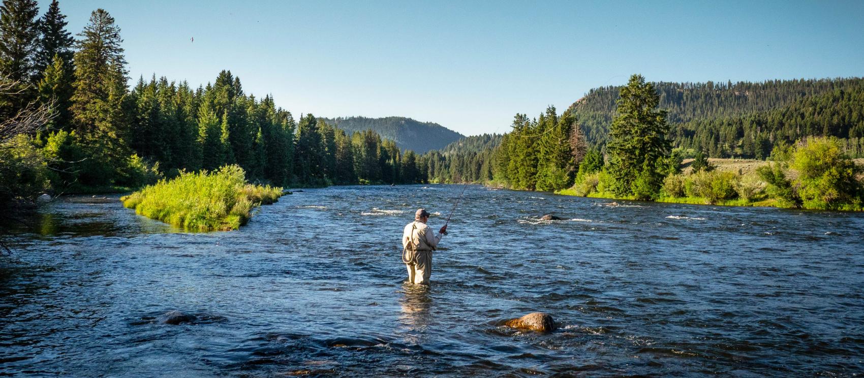 在黑脚河 (Blackfoot River) 上体验飞蝇钓鱼之旅 在黑脚河 (Blackfoot River) 上体验飞蝇钓鱼之旅