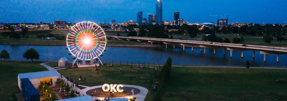 俄克拉荷马州俄克拉荷马城市中心的 Wheeler Ferris Wheel 摩天轮