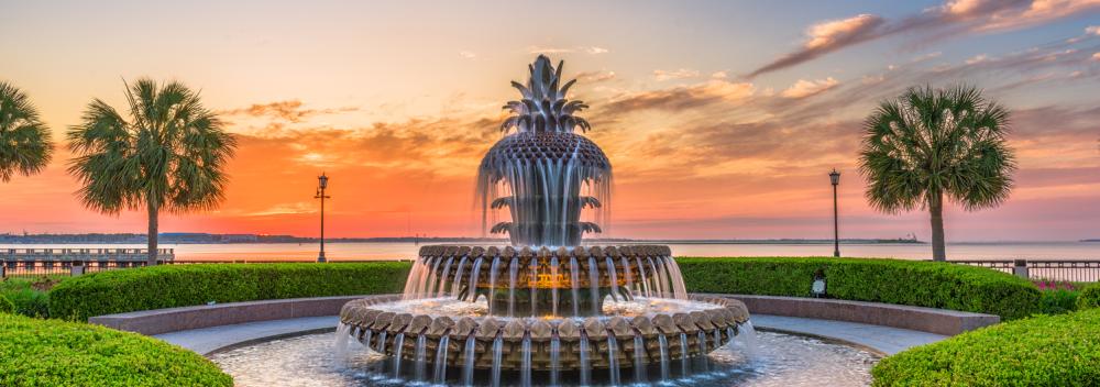 南卡罗来纳州查尔斯顿海滨公园中的菠萝喷泉