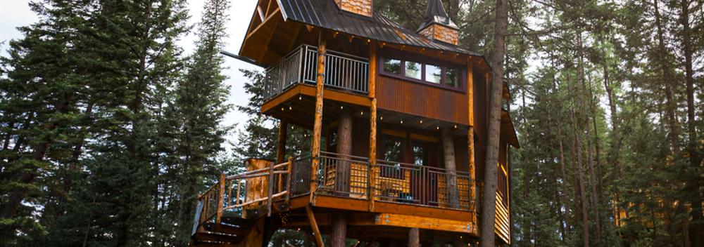 蒙大拿州怀特菲什城外的 Montana Treehouse Retreat 度假村