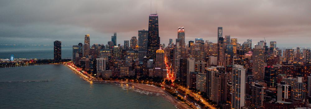 鸟瞰伊利诺伊州芝加哥密西根湖畔的天际线